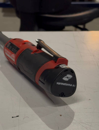 Milwaukee-verktøy med batteri merket Varmetema
